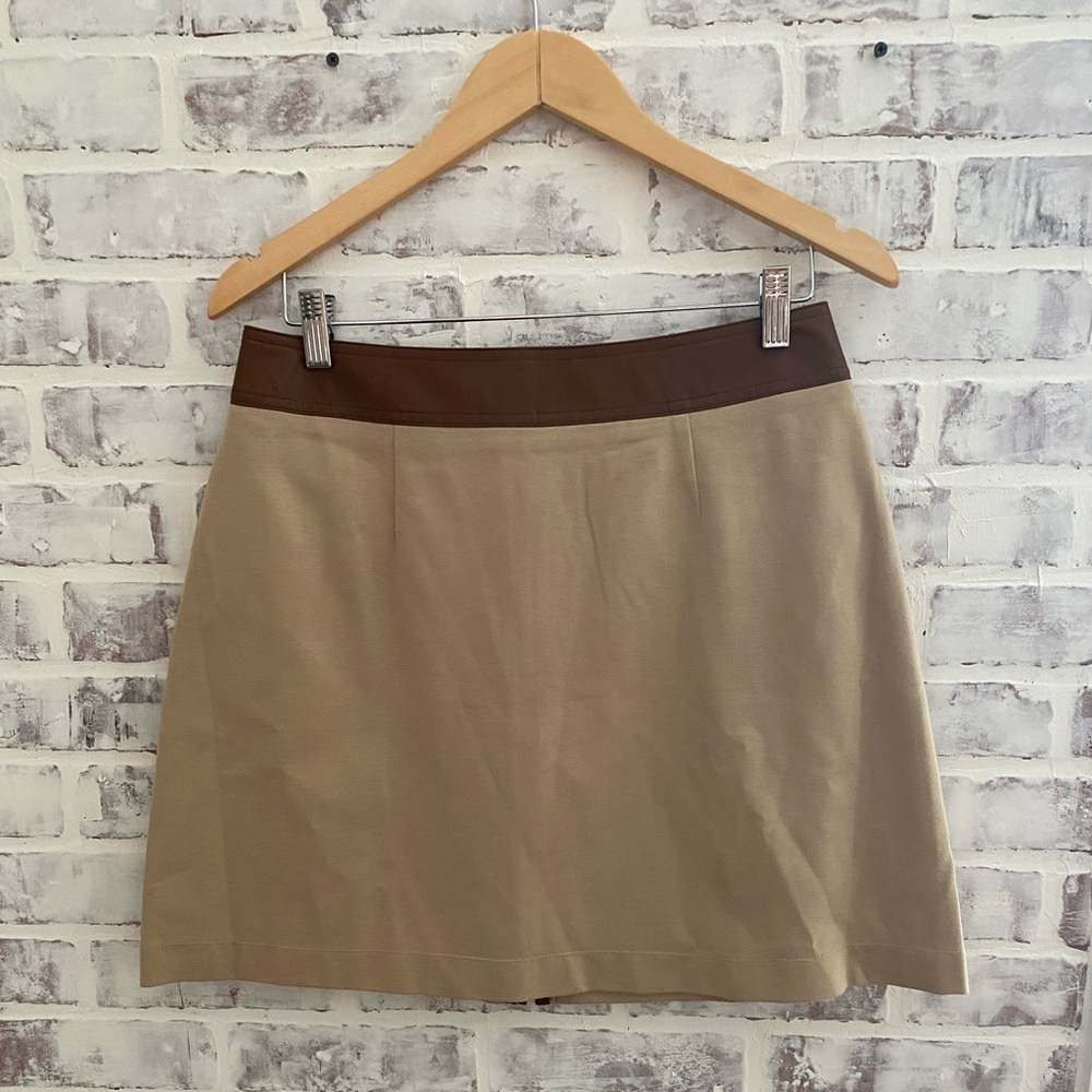Lauren Ralph Lauren Beige Mini Skirt with Brown Trim - Picture 8 of 8